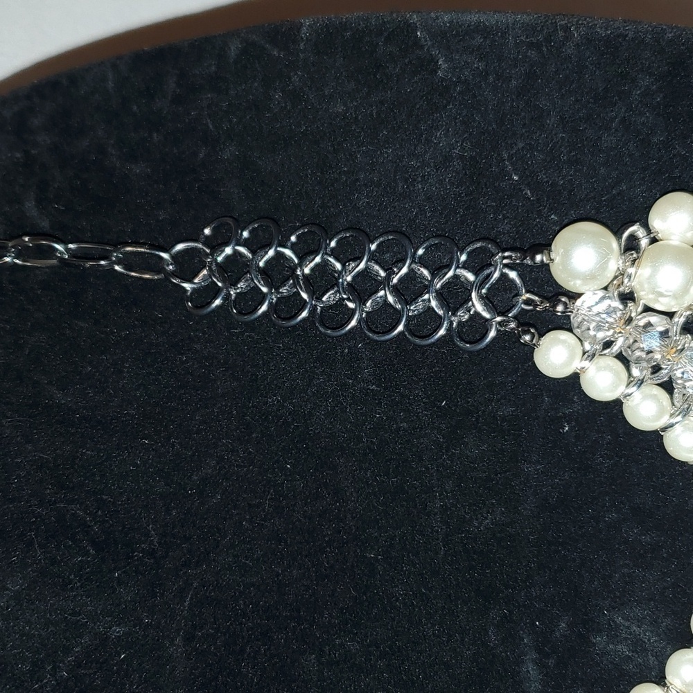 Vera Wang faux pearl and faux crystal 3 layer cluster and drop tier 22" necklace - Picture 3 of 5